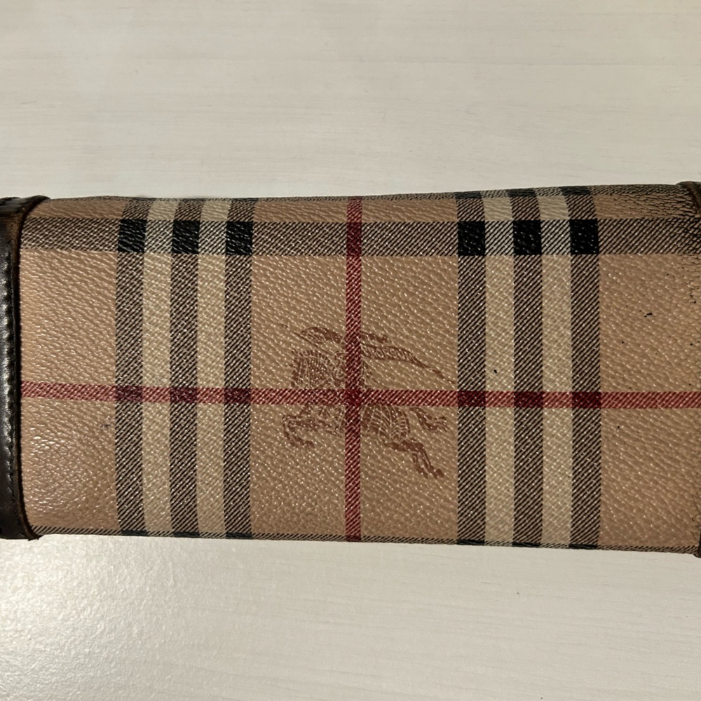 Timeless Burberry Wallet - Picture 4 of 12